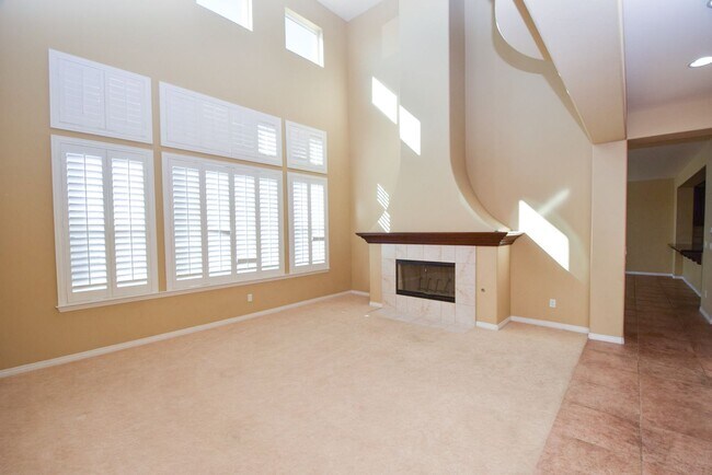 Building Photo - 4Bed/3.5Bath Home in Moorpark