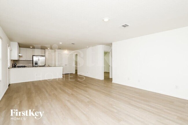 Foto del edificio - 10407 McClintock Dr