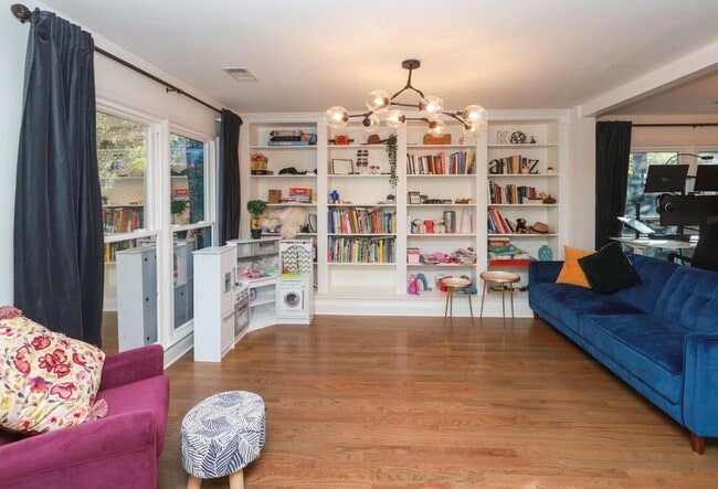 Building Photo - 9900 Barston Ct