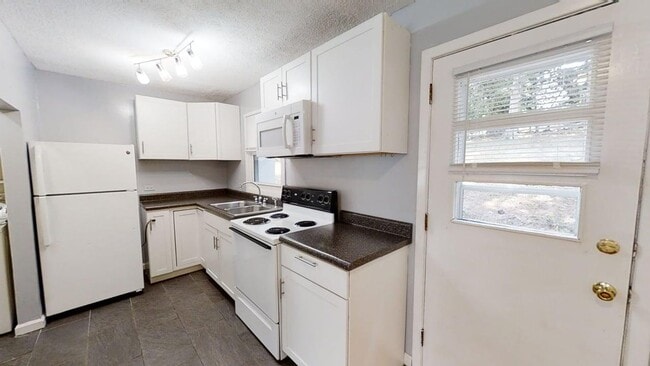 Building Photo - 1107 River Ct