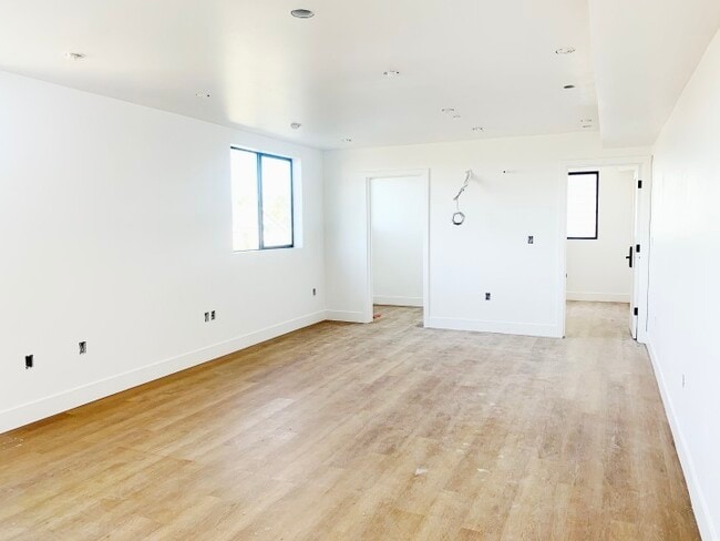 Building Photo - 3100 S Normandie Ave