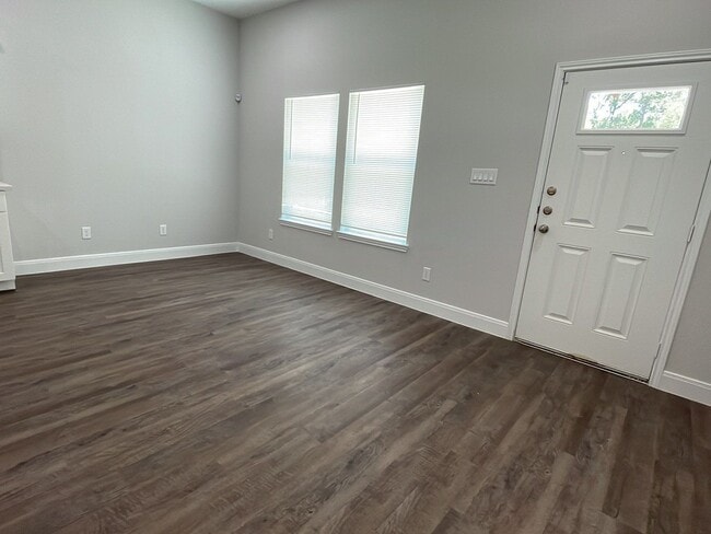Building Photo - 832 Elkhart St Unit C- Ask about our NO SE...