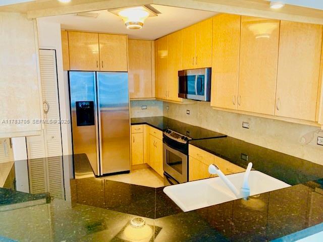 Building Photo - 801 Brickell Key Blvd