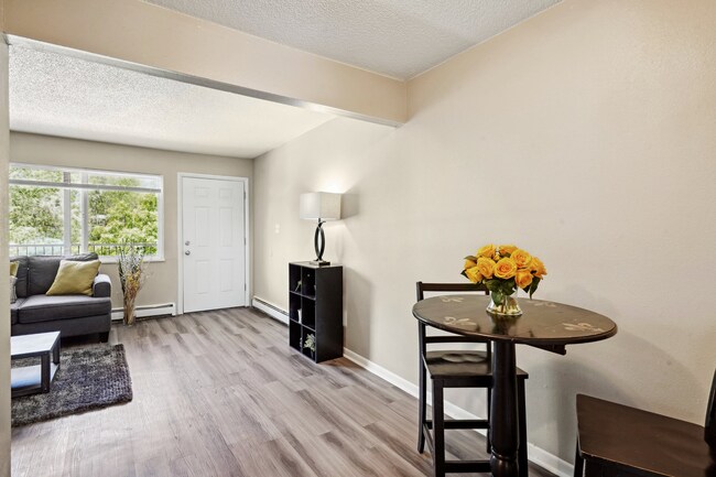 1 dormitorio: acogedora sala de estar y comedor - Westview Apartments