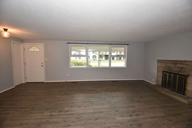 Building Photo - East side of South Bend 3 bedroom, 1.5 bat...