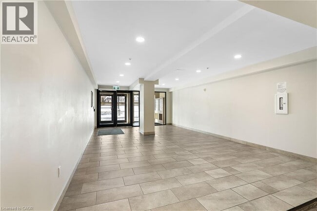 Photo du bâtiment - 5 Wake Robin Dr