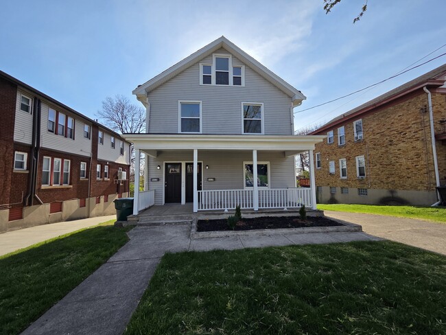 Building Photo - 810 Pedretti Ave