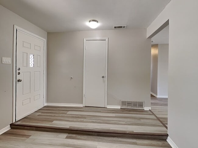 Foto del edificio - 2116 Crockett Dr