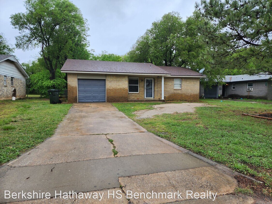 3 br, 1.5 bath House 214 Linda Lane House Rental in Tecumseh, OK