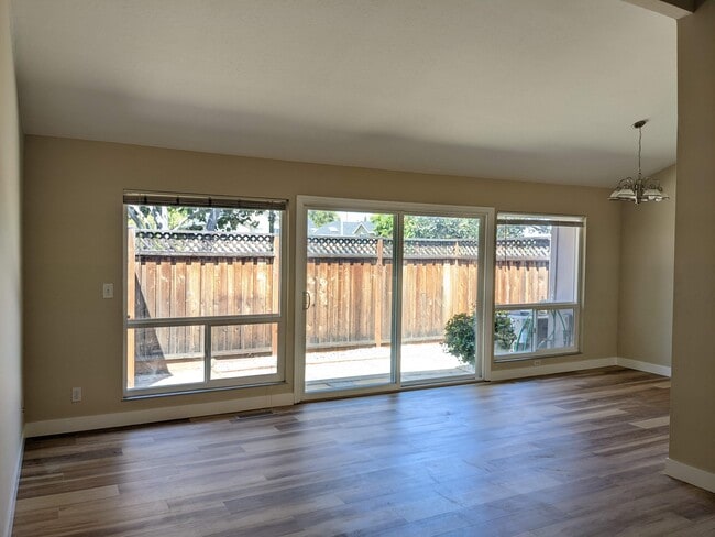 Building Photo - 1313 Merrivale West Square