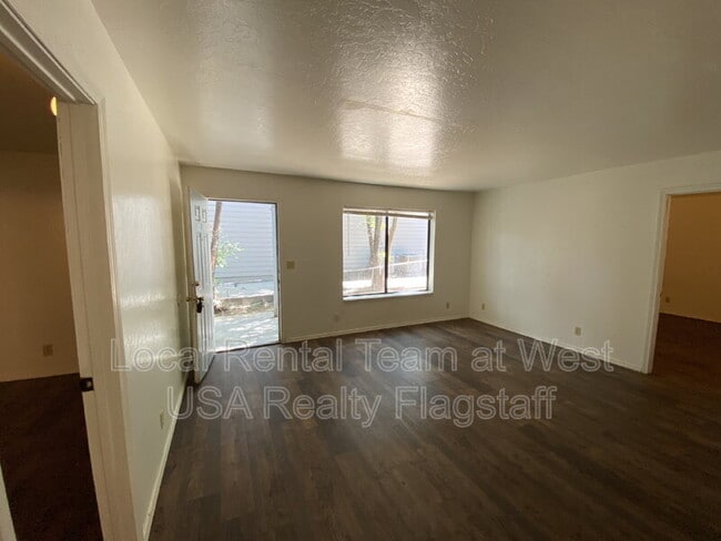 Building Photo - 625 S Fountaine St