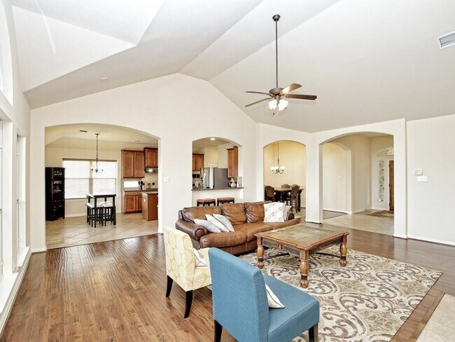 Building Photo - 324 Lake Livingston Dr