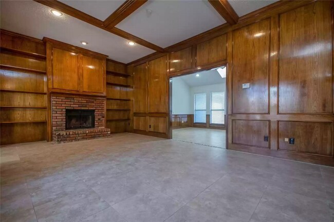 Foto del edificio - 4633 Centenary Dr