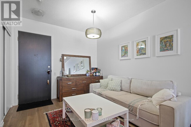 Building Photo - 105 The Queensway