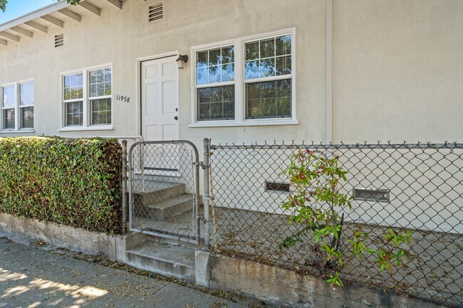 Foto del edificio - 11958 Rochester Ave
