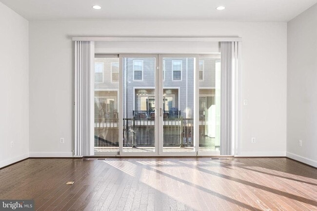 Building Photo - 20692 Glenmont Ter