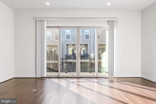 Foto del edificio - 20692 Glenmont Ter