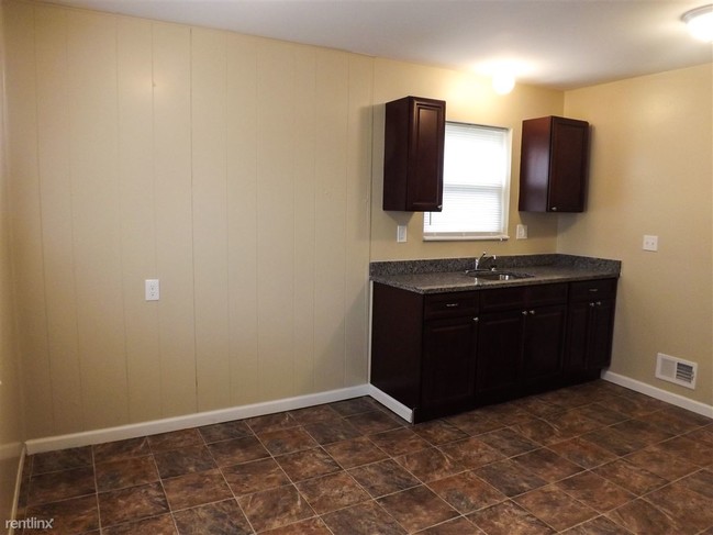 Foto del edificio - 3 br, 1 bath House - 1327 E Muir Ave SIngl...