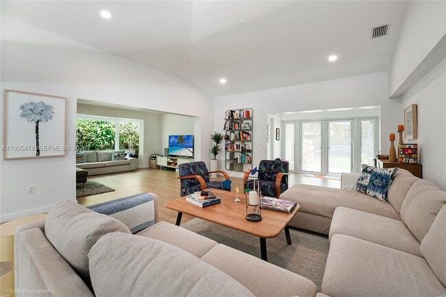 Foto del edificio - 560 Hampton Ln