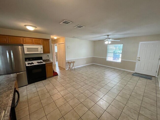 Building Photo - 4914 Suburban Dr