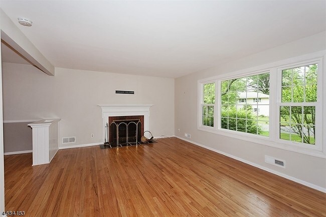 Foto del edificio - 28 Woodbine Cir