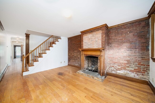 Building Photo - 344 8th St