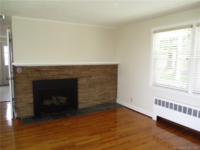 Foto del edificio - 21 Kinne Rd