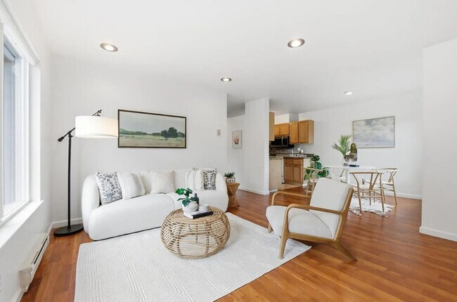 Foto del edificio - 72 Bayside Ct