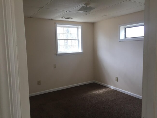 Building Photo - 614 W Solomon St