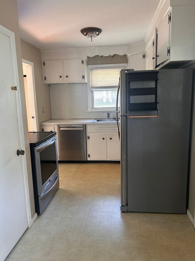 Building Photo - Beautiful 2 bed, 1 bath rancher!