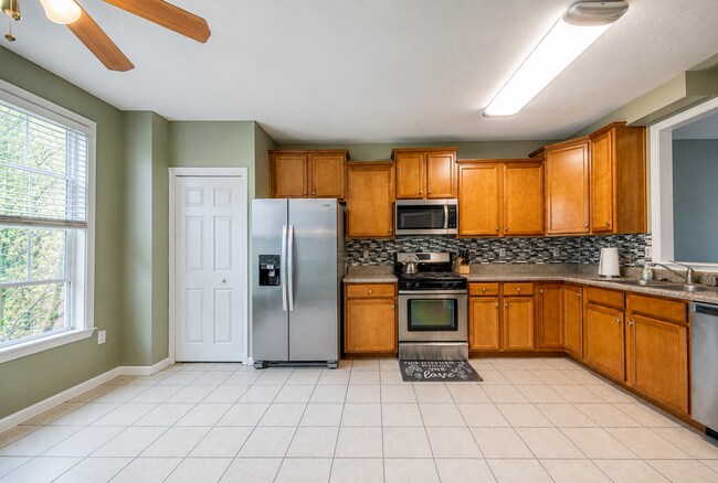 Photo - Newly Renovated 3 Bed 2.5 Bath Townhouse in Wexford available NOW!