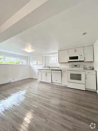 Building Photo - 593 Agnes St