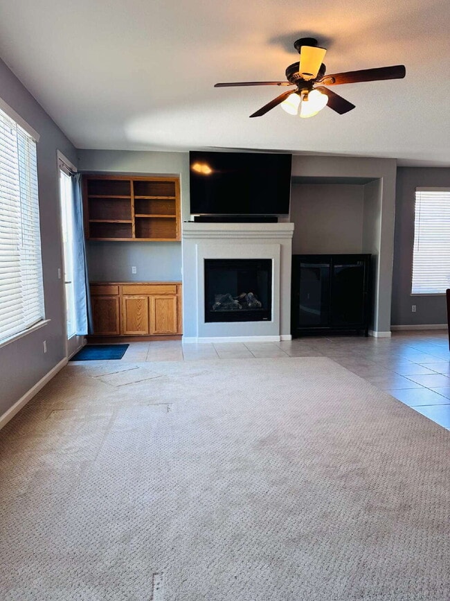Building Photo - "Spacious 5-Bed home with 4 Baths Home for Rent!