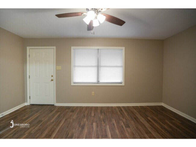 Foto del edificio - 2207 Needham St