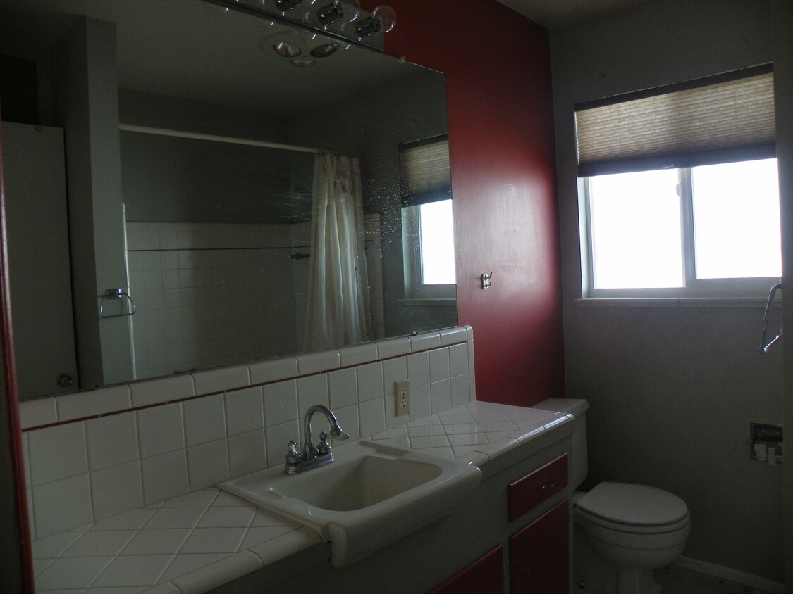 Bathroom - 1021 Silver Ave SW