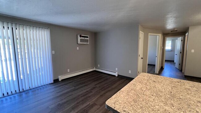 Foto del edificio - 2752 Humboldt Road - 15