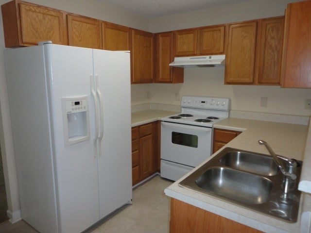 Building Photo - 5701 Hidden Lake Dr