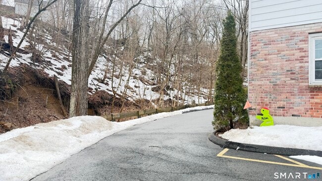 Building Photo - 646 Howe Ave