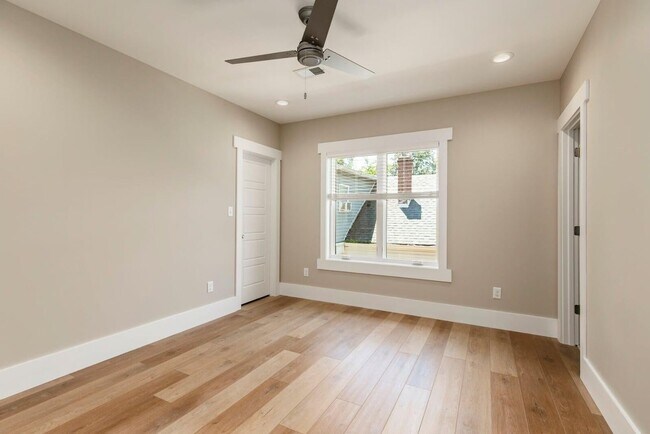Foto del edificio - 5 Bed/5 Bath Phenomenal New Construction H...