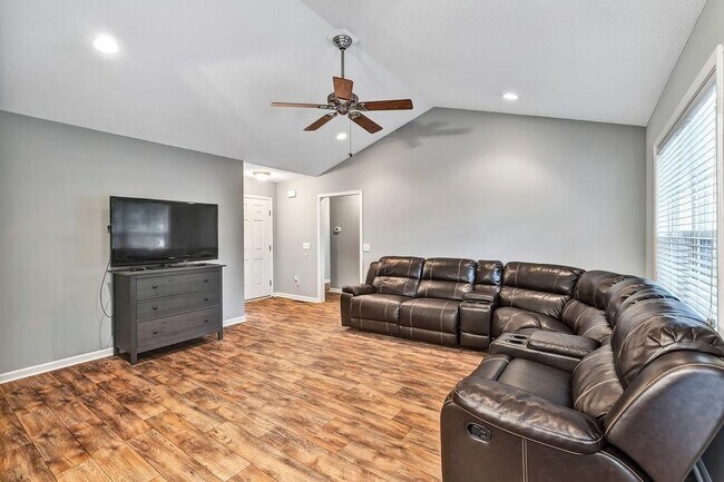 Building Photo - 155 Woodgreen Ln