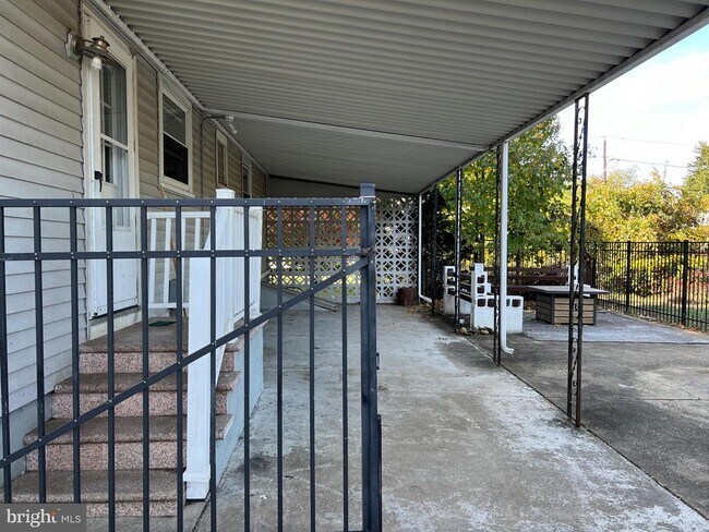 Building Photo - 4 Paso Dr