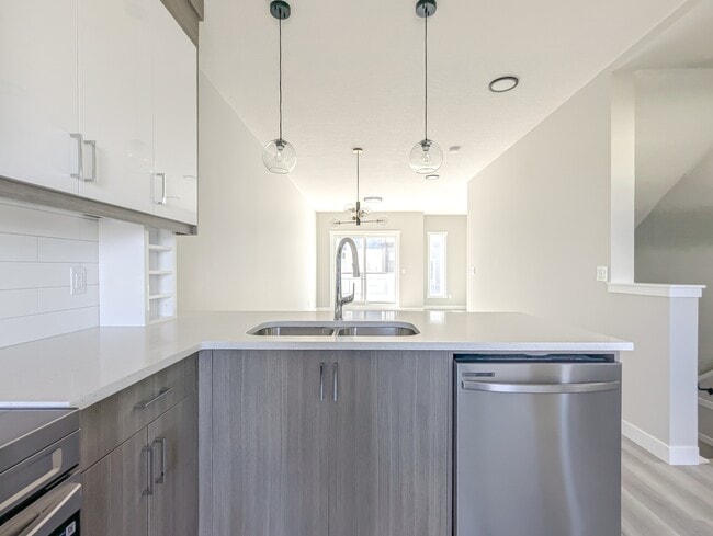 Building Photo - 630 Red Sky Mews NE