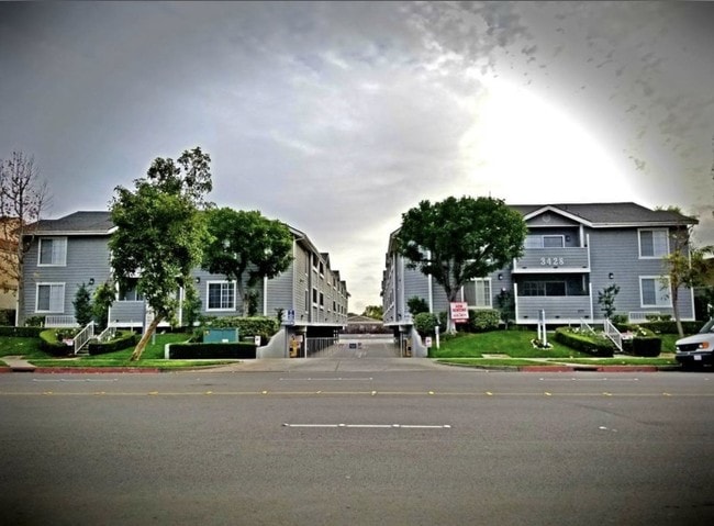 Building Photo - 3428 W Orange Ave