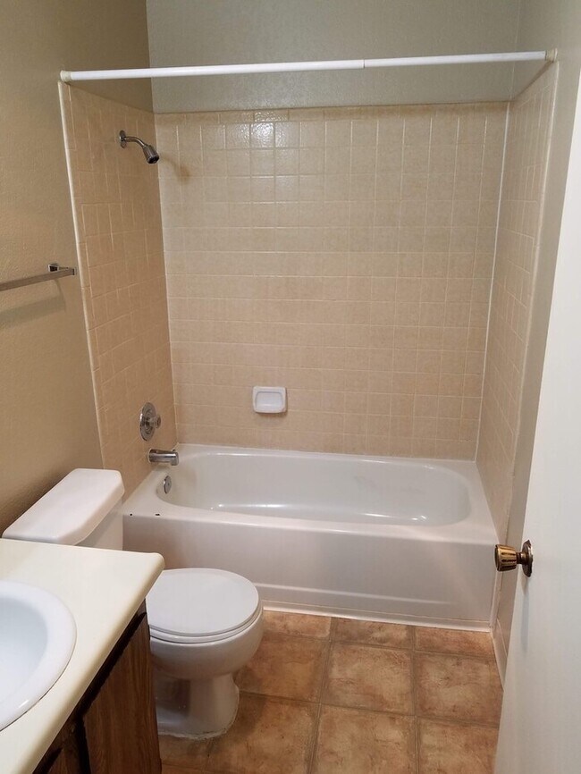 Foto del edificio - Upstairs, 2Bd 1 Bath apartment near Midtown!