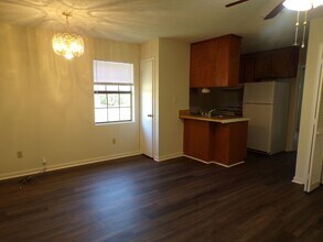 Building Photo - 25 Parkview Dr