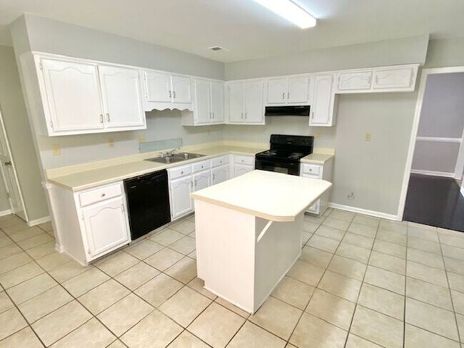 Foto del edificio - Now Leasing in Cordova, 4-Bedroom 2.5 Bath...