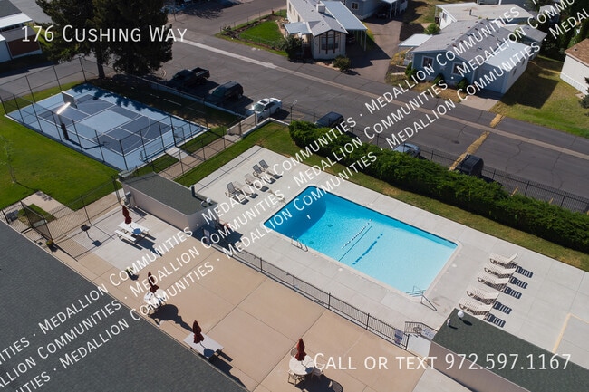 Building Photo - 176 Cushing Way