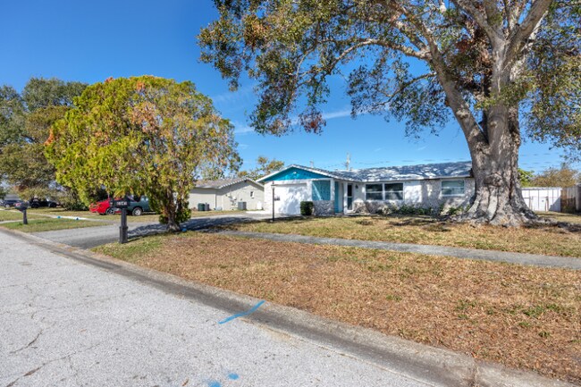 Foto del edificio - 8641 Lantana Dr