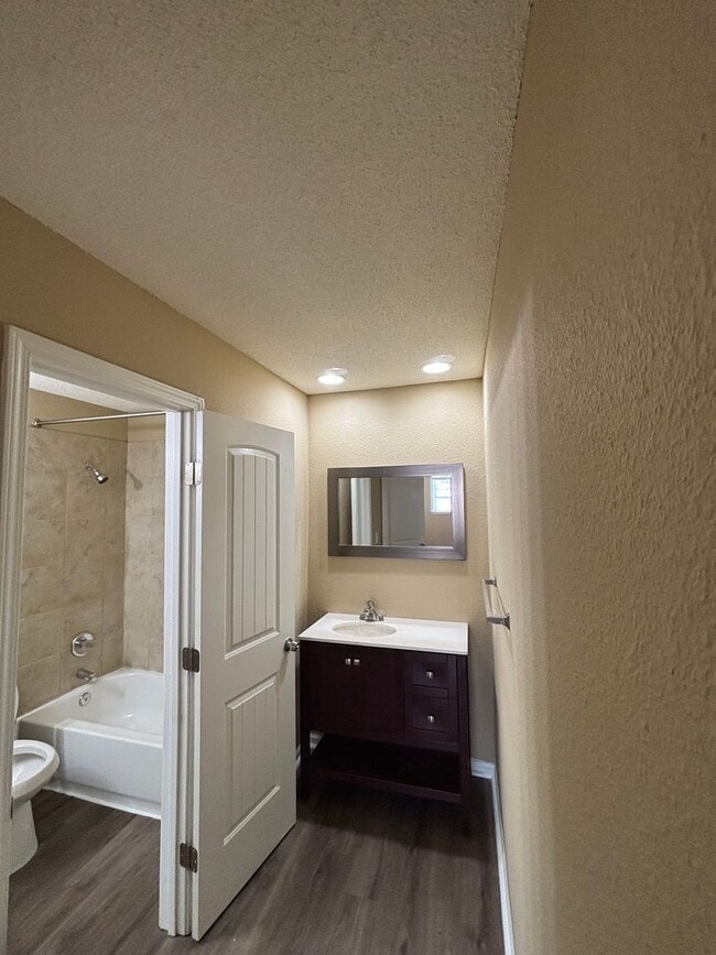 Building Photo - 1033 S Brookside Ave