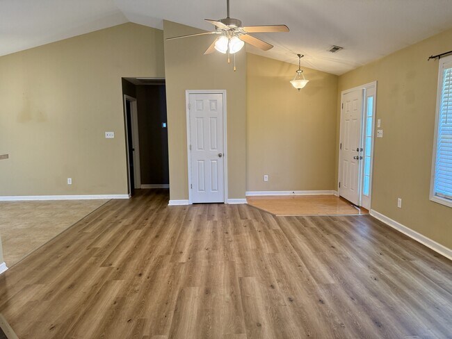 Foto del edificio - 5926 Gray Gables Dr